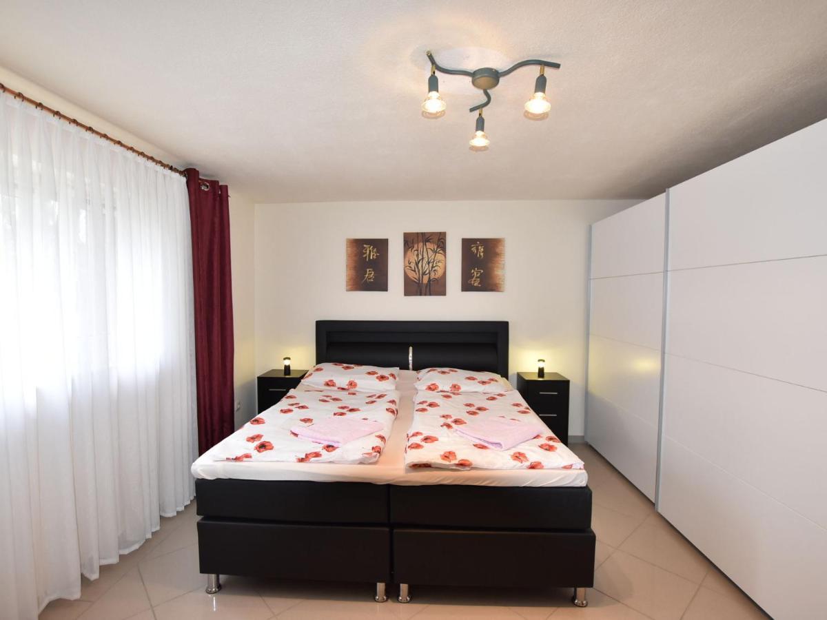 Modern Apartment In Kroepelin With Garden Quarto foto